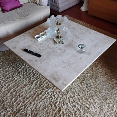 Mesa de centro em pedra carraro